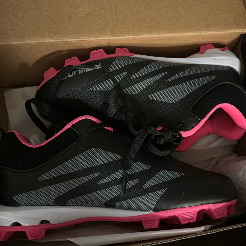 Softball shoes